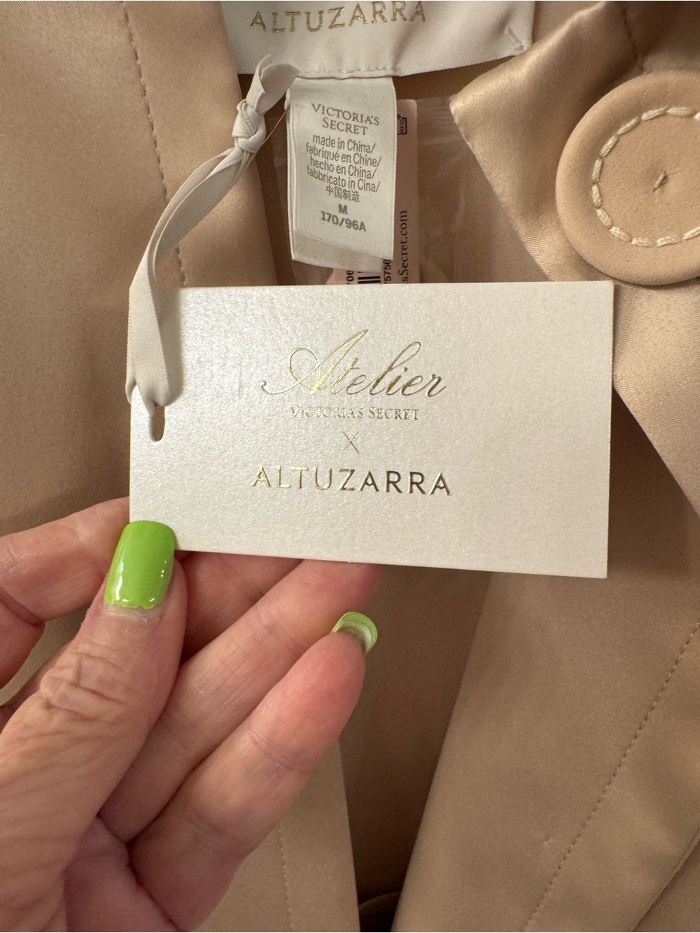 Victoria's Secret, Atelier collection, Blush Cream Trench Coat with Belt. - Picture 4 of 10
